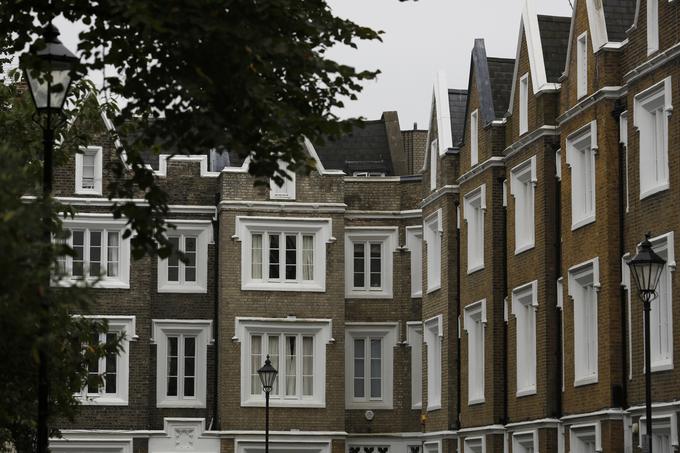 V osrednjem Londonu stane kvadratni meter novejšega stanovanja 18 tisoč evrov. Za dvesto tisočakov je tako mogoče kupiti le 11 kvadratnih metrov. | Foto: Reuters