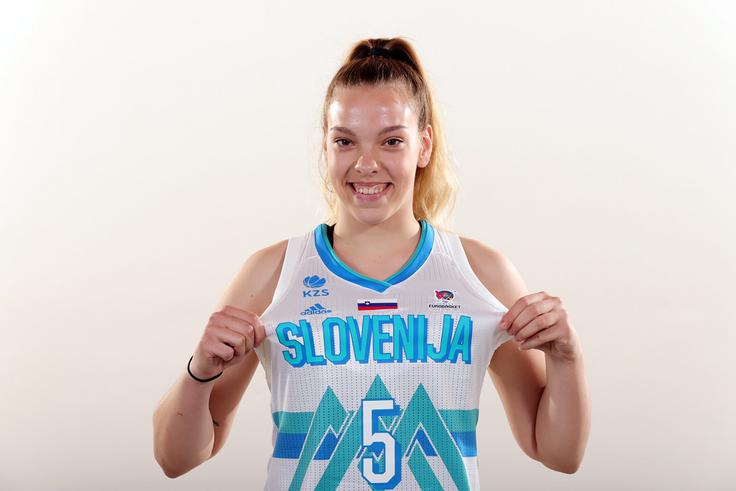 Tina Cvijanović | Foto: www.alesfevzer.com