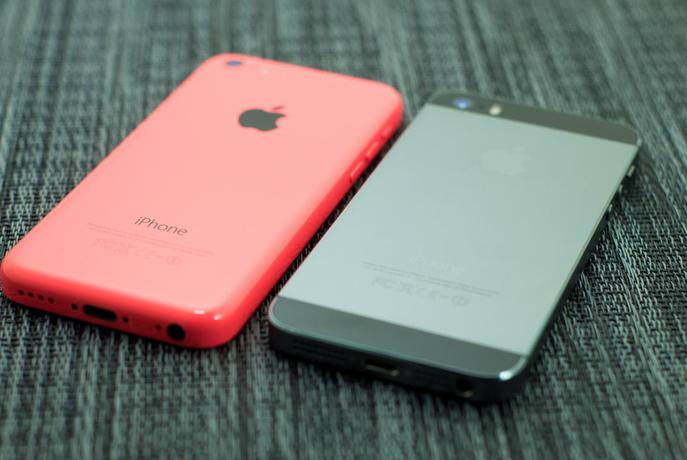 Bodo tudi Slovenci lahko tožili zaradi upočasnjevanja iPhonov?