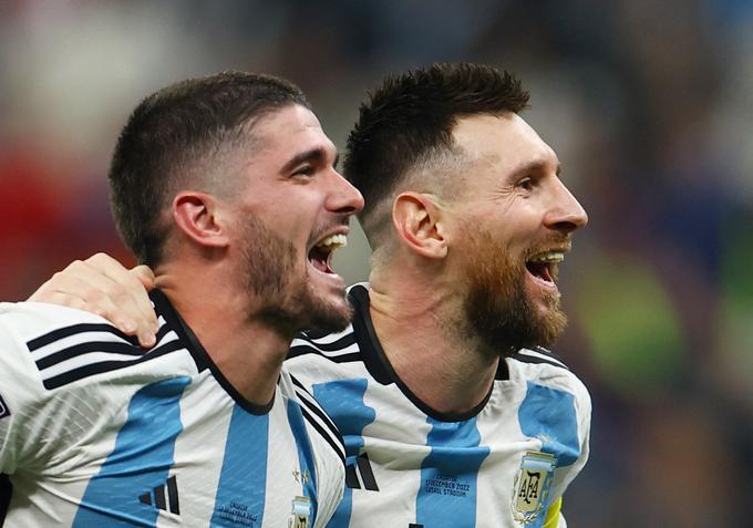 Rodriga de Paula in Lionela Messija, nogometaša Atletica in PSG, od naslova svetovnega prvaka loči le še ena zmaga. | Foto: Reuters