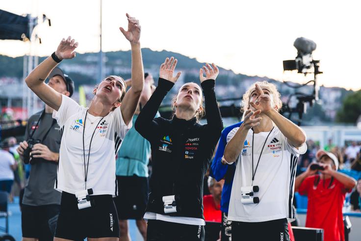 Na ogledu smeri z reprezentančnima kolegicama Lučko Rakovec in Lucijo Tarkuš. | Foto: Grega Valančič/PZS