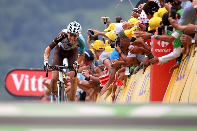 Zmagovalec 12. etape, Francoz Romain Bardet, jo je odnesel brez kazni. | Foto: Getty Images