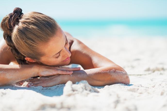 sončenje plaža ženska | Foto Thinkstock