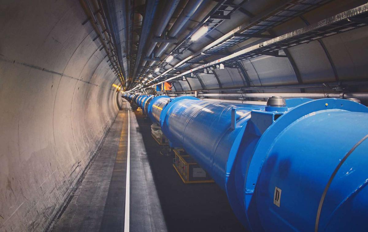 Cern, LHC | Članstvo Slovenije v Cernu prinaša dostop do vrhunske raziskovalne infrastrukture, vključno z velikim hadronskim trkalnikom, ter mogoča neposredno sodelovanje v prebojnih raziskavah in ključnih eksperimentih na področju fizike delcev. | Foto STA