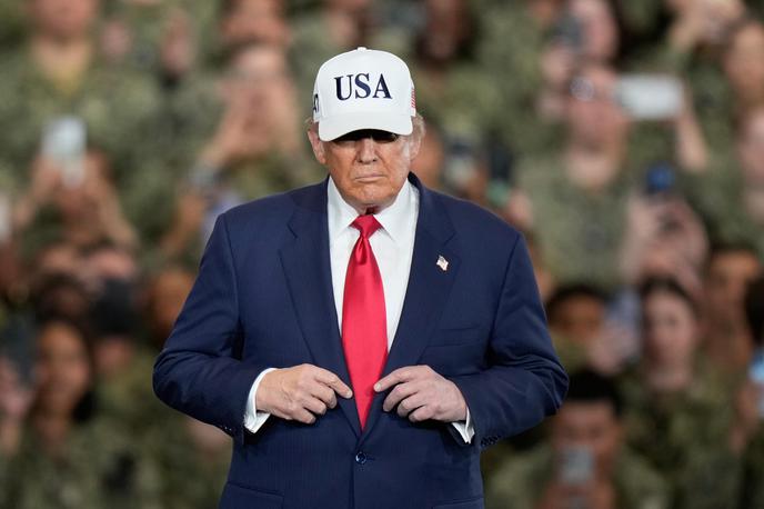 Predsednik | Bo Trump poskušal preprečiti poraz na novembrskih vmesnih volitvah z uvedbo izrednega stanja v posameznih zveznih državah. Politični analitik Josef Braml ne izključuje te možnosti. Trump sicer zatrjuje, da ne razmišlja o izrednih razmerah, da bi prevzel nadzor nad volitvami. | Foto Guliverimage