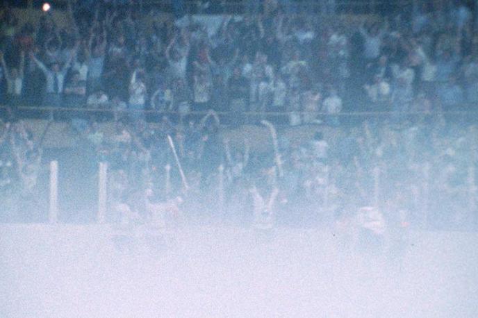 Buffalo Sabres, Philadelphia Flyers, 1975 | Ena od bolj nenavadnih tekem končnice lige NHL se je leta 1975 v Buffalu končala v gosti megli. | Foto Printscreen