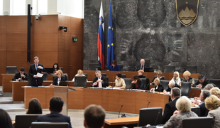 Ustavna komisija DZ o zaščiti premoženja NLB pred sodbami hrvaških sodišč
