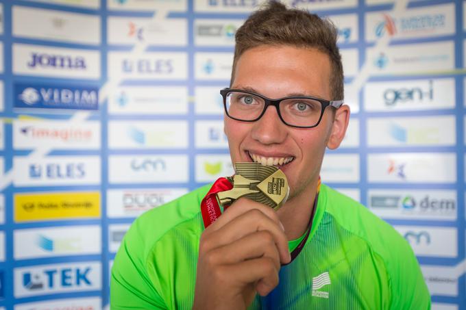 Z zlato medaljo za naslov evropskega prvaka do 23 let, ki jo je lani osvojil v Gavleju na Švedskem. | Foto: Peter Kastelic/AZS