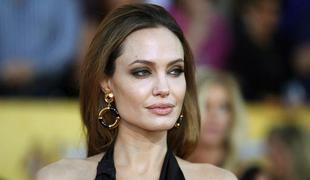 Je Angelina Jolie res noseča?