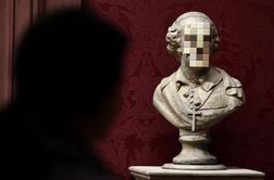Banksyjev kontroverzni kip v liverpoolski galerij