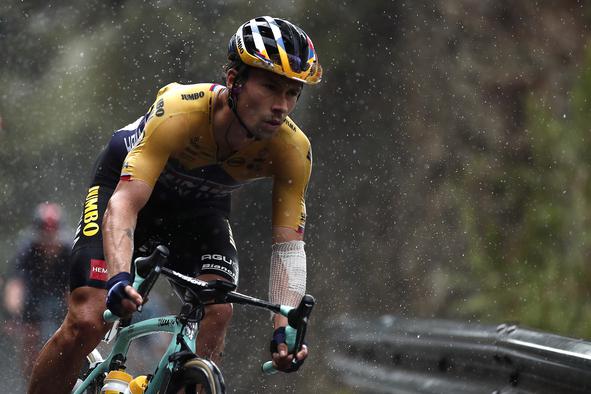 Drama na Touru, favoriti na tleh, Degenkolb odstopil, junak Pogačarjev moštveni kolega