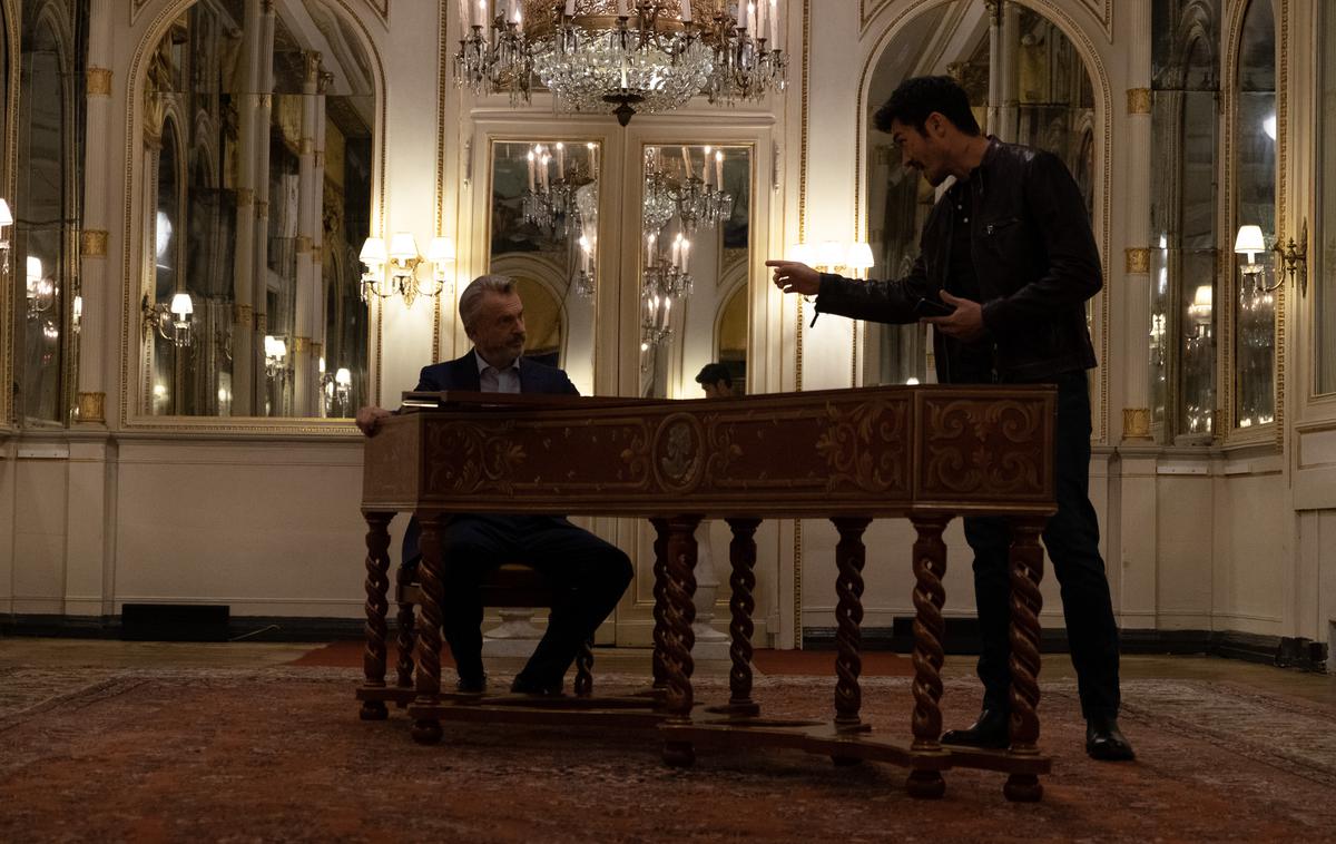 Klub morilcev | Sam Neill in Henry Golding v filmu Klub morilcev, v katerem je vlogo dobil tudi Borut Veselko. | Foto Karantanija Cinemas
