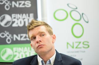 V ogenj morda pošlje tudi očeta in mamo slačilnice