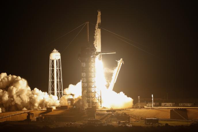 spacex ripley lutka vesolje raketa izstrelitev | Če bo Richard Branson 11. julija dejansko poletel izven Zemljine atmosfere, bo s tem zgolj za devet dni prehitel ameriškega milijarderja Jeffa Bezosa. | Foto Reuters
