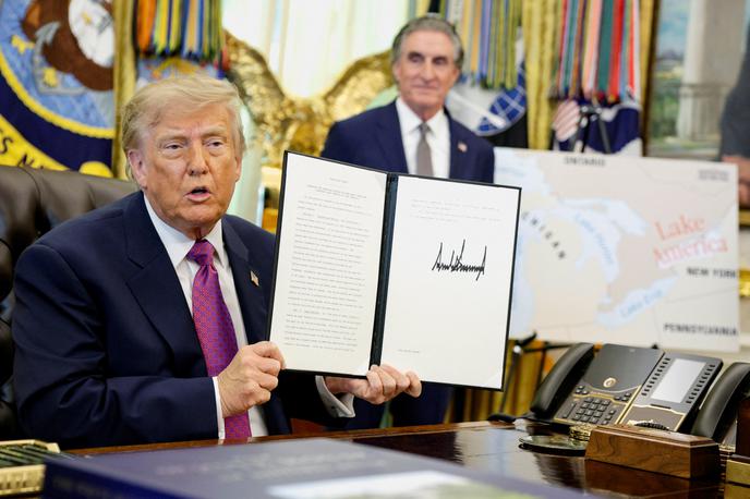 Donald Trump | Donald Trump je danes novinarjem dejal, da je o spremembi imena jezera razmišljal že dlje časa. | Foto Reuters
