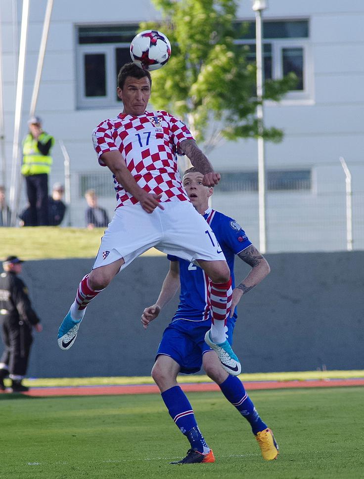 Mario Mandžukić, ki je na Islandiji igral s pomočjo protibolečinskih sredstev, ni predstavljal večje nevarnosti za islandska vrata. | Foto: Reuters