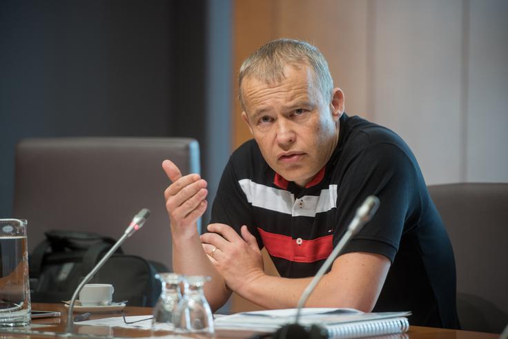 Matej Lahovnik: "Če je razlog državna regulacija cen plina, ki je posledica visokih nabavnih cen in nižje regulirane cene za odjemalce, potem je državno reševanje upravičeno. Če pa razlogi za nesolventnost morda tičijo v špekulativnih terminskih poslih Geoplina, pa državna dokapitalizacija ni upravičena. Ključno je tudi vprašanje, zakaj Petrol kot večinski lastnik Geoplina ne želi zagotoviti večinskega sorazmernega deleža v reševalnem paketu." | Foto: STA ,
