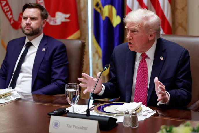 JD Vance, Donald Trump | Ameriški predsednik Donald Trump je izjavil, da se ameriški predstavniki srečanja G20 sploh ne bodo udeležili, čeprav naj bi po prvotnih načrtih tja odpotoval JD Vance, poroča francoska tiskovna agencija AFP. | Foto Reuters