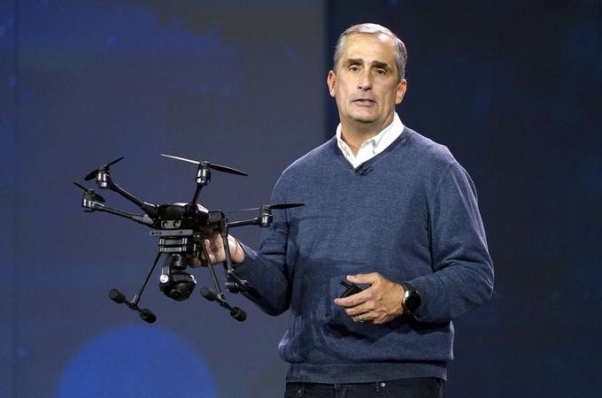 Drugi je Brian Krzanich, direktor podjetja Intel, največjega proizvajalca mikroprocesorjev na svetu. Krzanicheva podpora Trumpu je pred mesecem in pol sicer dvignila nekaj prahu, saj je direktor Intela v začetku junija tik pred zdajci odpovedal srečanje na svojem domu, na katerem bi bil osrednji gost prav Donald Trump. V medijih so se takoj pojavila ugibanja, da je Krzanich zaradi Trumpove napovedane reforme zaposlovanja migrantov v ZDA obrnil ploščo.  | Foto: Reuters