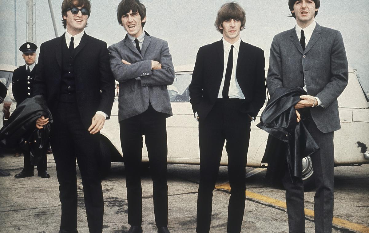 The Beatles | Pesem je v poznih 70. letih minulega stoletja napisal John Lennon. Po njegovem umoru je Lennonova vdova Yoko Ono posnetek izročila preostalim trem bivšim članom skupine: Paulu McCartneyju, Georgeu Harrisonu in Ringu Starru. (Fotografija je nastala 10. julija 1964 na premieri filma A Hard Day's Night.) | Foto Guliverimage