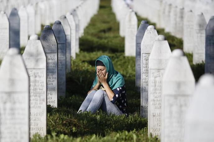 Srebrenica | Genocid v Srebrenici, v katerem so pripadniki vojske Republike Srbske samo v nekaj dneh po zavzetju te bošnjaške enklave 11. julija 1995 ubili 8.372 Bošnjakov, s čimer se uvršča med največje zločine proti človečnosti na evropskih tleh. | Foto Reuters