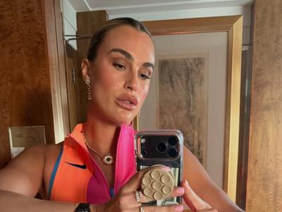 Zapestnica, ki na OP Avstralije dviguje veliko prahu