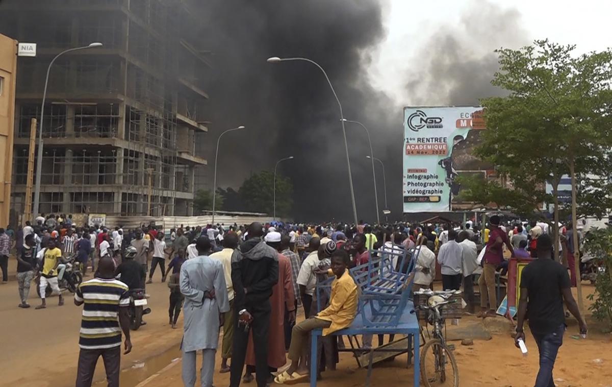 Niger, državni udar | Na ulicah mest v Nigru so se po državnem udaru začeli zbirati protestniki. | Foto Guliverimage