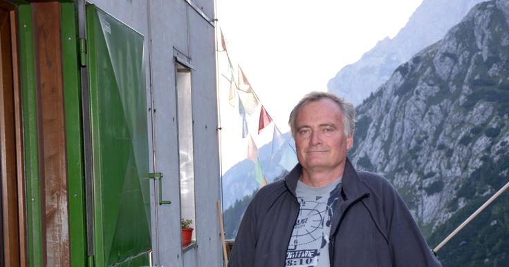 Tomaž Bolcar iz Ormoža je zadnjih pet let oskrbnik Cojzove koče na Kokrskem sedlu. | Foto: Arhiv Tomaža Bolcarja