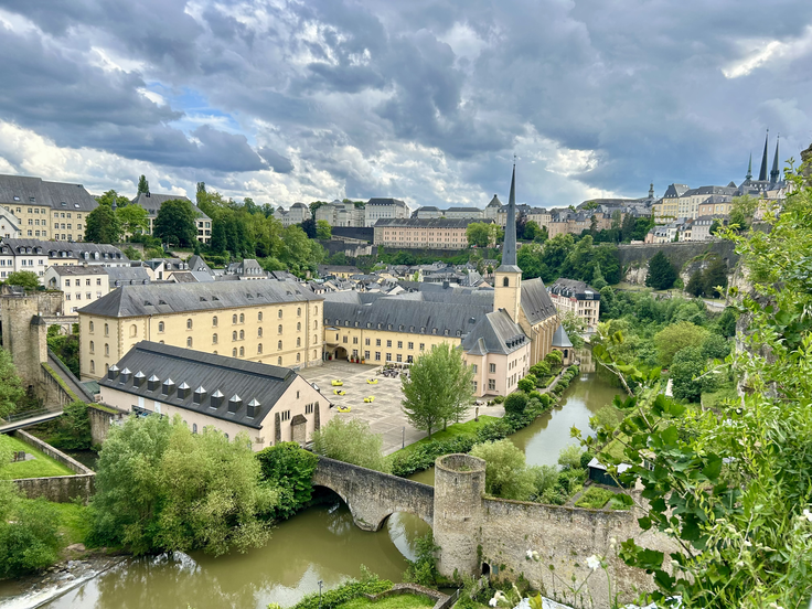 Staro mestno jedro Luxembourga je na pečini, zato skoraj povsod ponuja čudovite razglede. Mostovi, kamnite utrdbe in ozke ulice dajejo mestu srednjeveški čar. | Foto: Osebni arhiv Tamare Toplak Vajdič