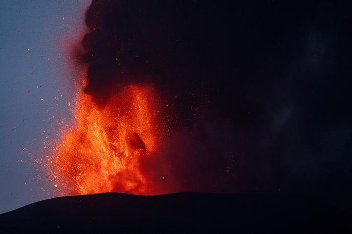 Etna | Ansa je popoldne še poročala, da se je izbruh vulkana končal, dim pa razpršil. | Foto Reuters