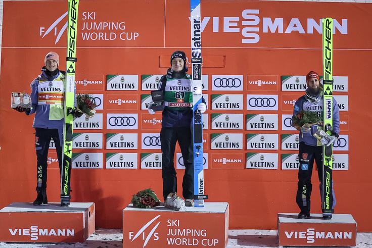V Ruki je prvič v karieri stal sam na vrhu odra za zmagovalce v svetovnem pokalu. | Foto: Sportida