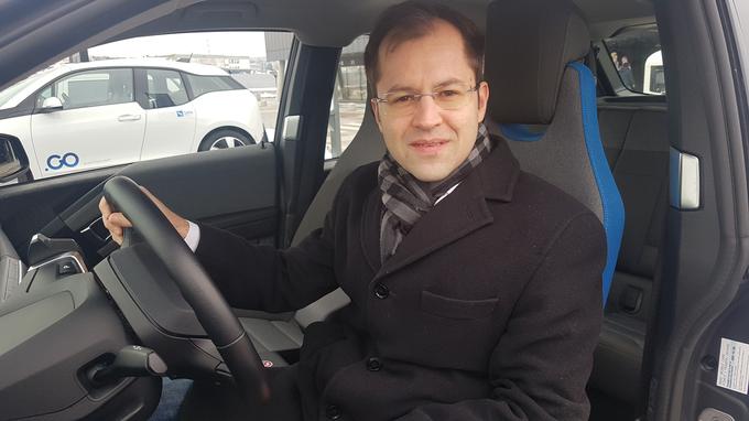 Nejc Novak je prodal enega izmed dveh družinskih vozil, tudi v podjetju pa ne uporablja službenega avtomobila. | Foto: Gregor Pavšič