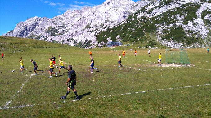 V bližini Kocbekovega doma na Korošici vsako leto sredi avgusta poteka nogometni turnir, ki je najvišje ležei v Sloveniji. | Foto: 