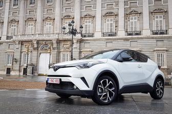 Toyota C-HR: bo na cesti res boljša kot audi Q3?