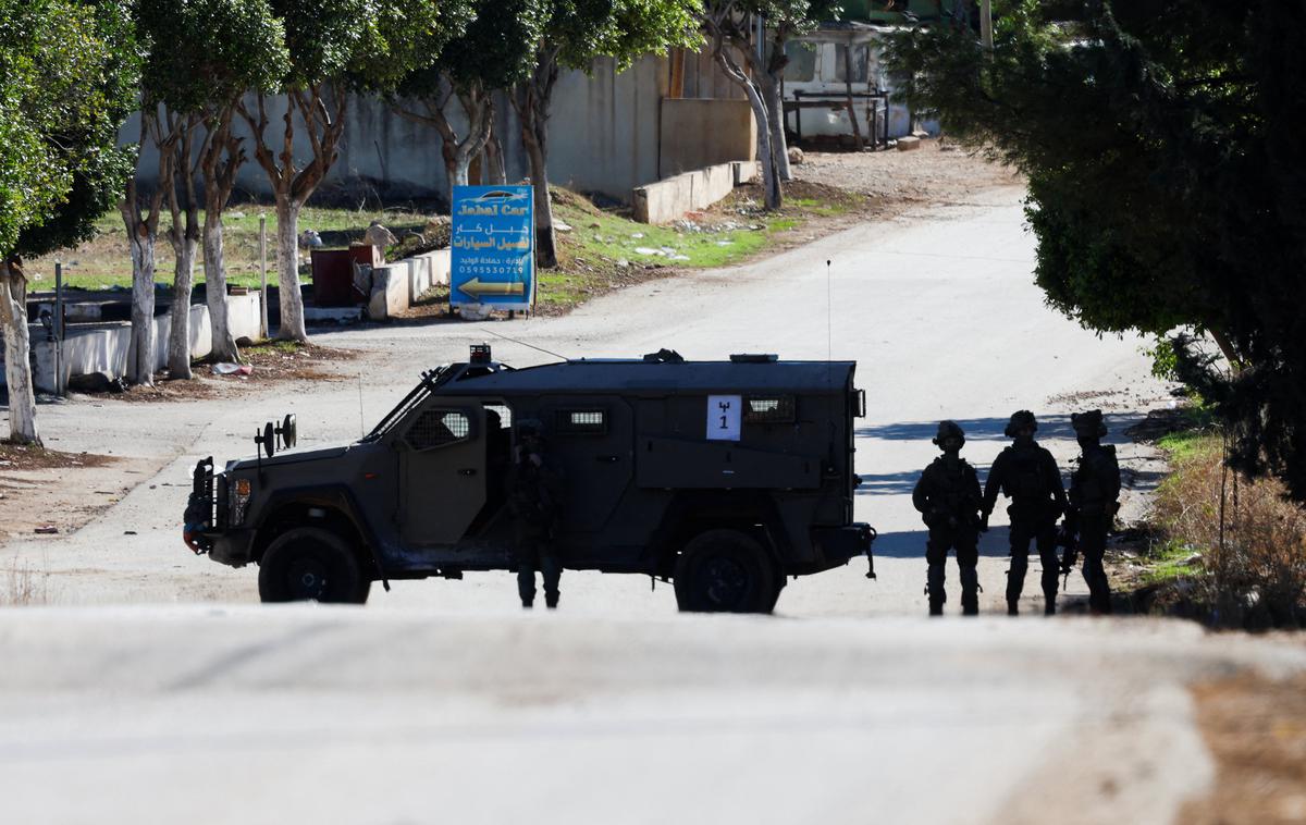 Izrael, izraelska vojska | V uradu premierja Netanjahuja so izrazili odločenost, da bodo dosegli vrnitev trupel še preostalih dveh talcev iz Gaze. | Foto Reuters