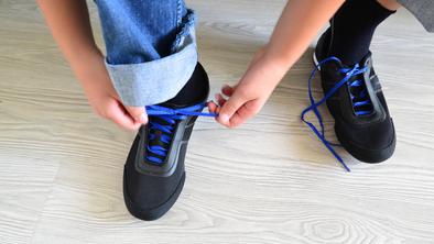 Priljubljeni trgovec prodajal poceni otroške čevlje, v katerih so odkrili strupene snovi