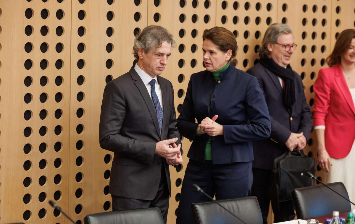 Robert Golob in Alenka Bratušek | Ministrstvo za zdaj uradno še ni pojasnilo odločitve o izdaji dovoljenja družbi Israir. | Foto STA