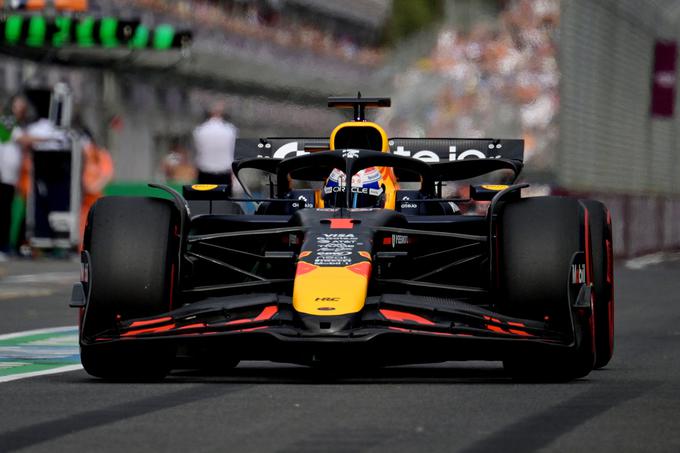 Max Verstappen je še najbližje McLarnovi dvojici. | Foto: Reuters