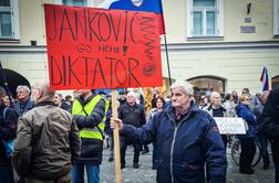 Pred mestno hišo protest proti ljubljanskemu županu Zoranu Jankoviću #foto