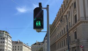 Dunajski semaforji v času Evrovizije: pari namesto osamljenih možicljev