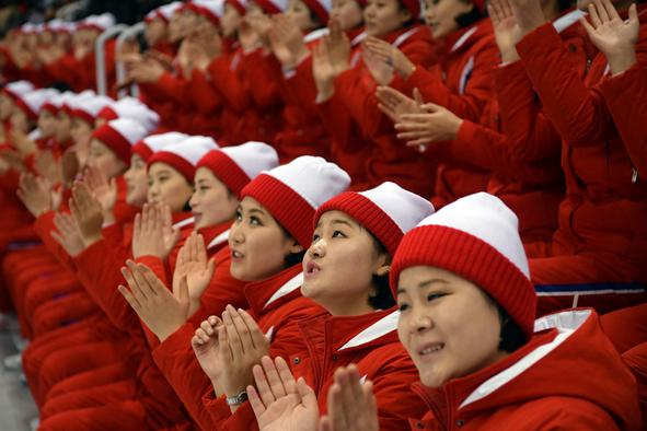 Navijanje po severnokorejsko: Kim Jong unova "vojska lepotičk" #foto #video