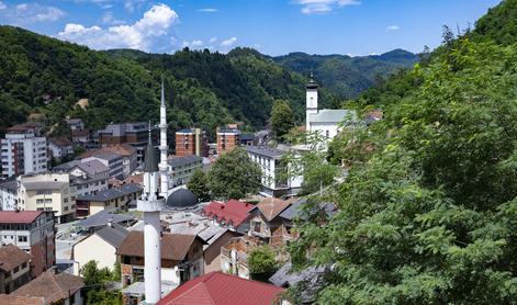 Reportaža iz Srebrenice: "Bog se je od tukaj že zdavnaj poslovil!"