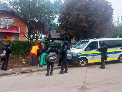 V naselju Brezje nekateri Romi plačali račune in uredili legalne priključke