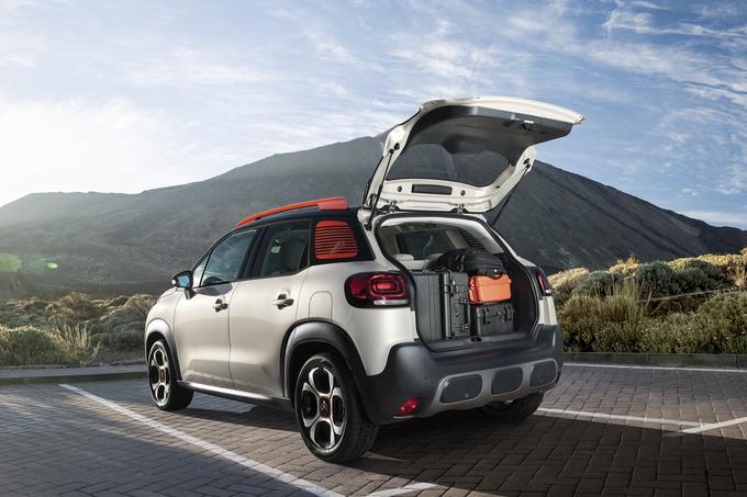 Pomik zadnje klopi omogoča tudi spremenljivo prostornino osnovnega prtljažnika, ki znaša od 410 do 520 litrov. Ni slabo za tak kompaktni avtomobil.  | Foto: Citroën