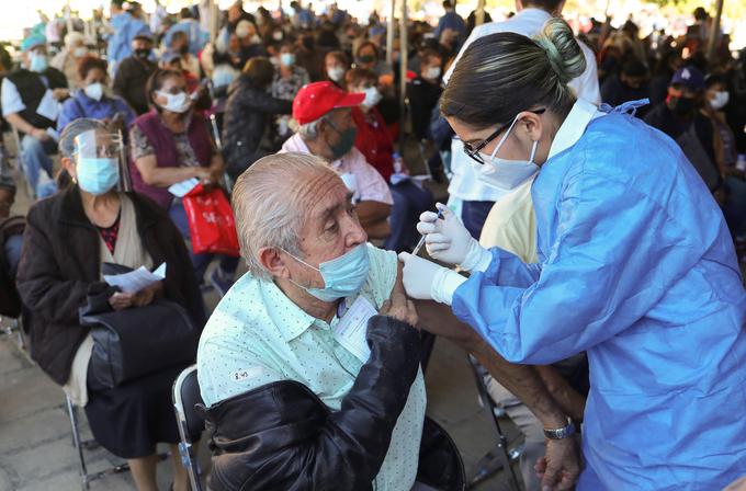 V 126-milijonski Mehiki so do zdaj porabili le 6,1 milijona odmerkov cepiv od okoli desetih milijonov, kolikor so jih prejeli. | Foto: Reuters