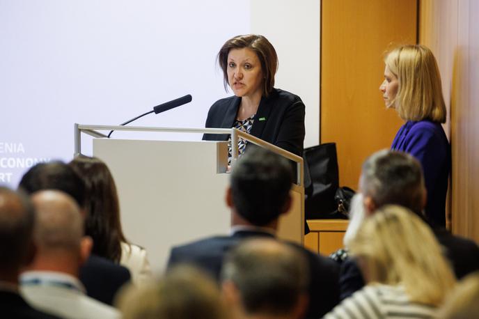 Ana Polak Petrič | Skupaj s Kuvajtom in Globalnim zavezništvom za zaščito vode v oboroženih konfliktih, ki vključuje 11 držav, pa je Slovenija vodila tudi razpravo namenjeno predvsem zaščiti delavcev, ki upravljajo s kritično infrastrukturo v času oboroženih spopadov. Sodelovala je tudi slovenska kandidatka za članico Komisije za mednarodno pravo v obdobju 2028-2032 Ana Polak Petrič (na fotografiji). | Foto STA