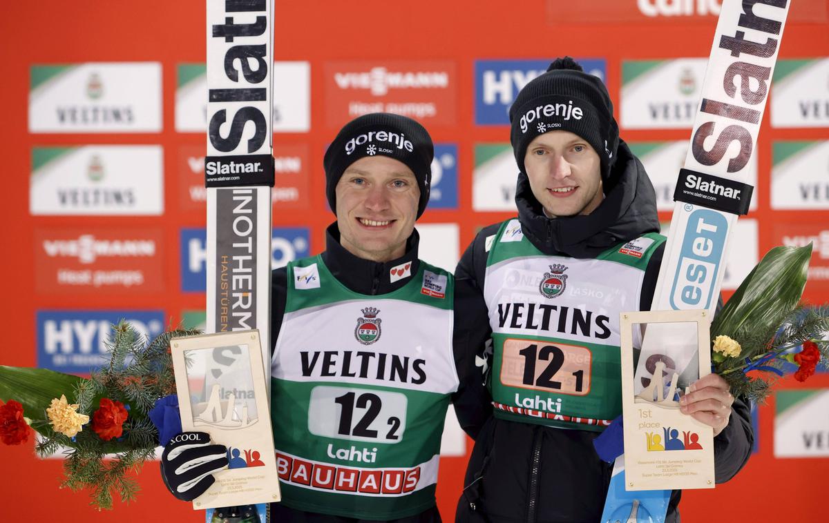 Anže Lanišek, Lovro Kos, Lahti | Včerajšnji zmagovalec Anže Lanišek je danes z Lovrom Kosom slavil še eno zmago. | Foto Guliverimage