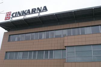 Nesreča v Cinkarni Celje: iztiril vagon, nato se je zrušil še žerjav