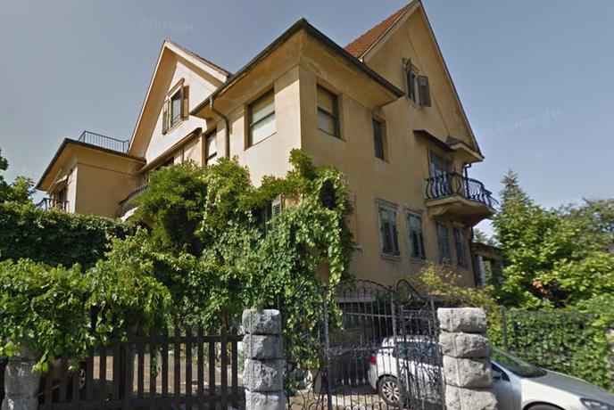 Nekdanje Vidmarjevo stanovanje v Rožni dolini prodali za 200 tisočakov