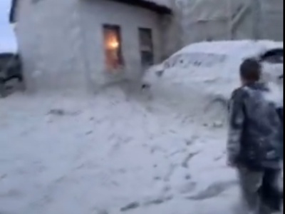 Ogromna količina morske pene prekrila obalo blizu Dublina #video